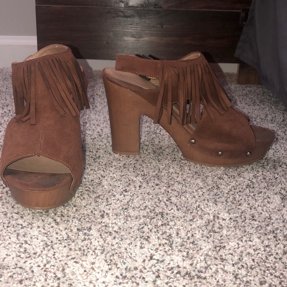 Worn a couple of times. still in great condition.